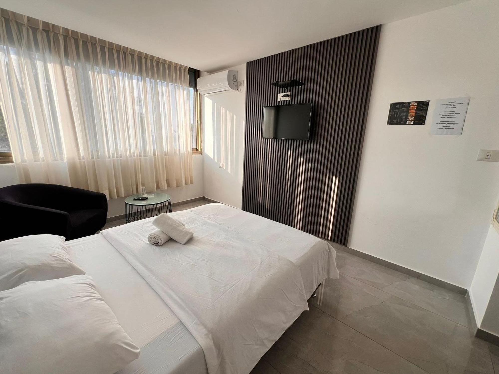 Elis Boutique Hotel Bat Jám Kültér fotó