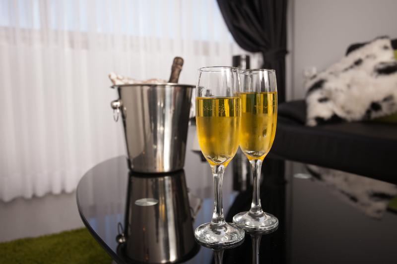 Elis Boutique Hotel Bat Jám Kültér fotó