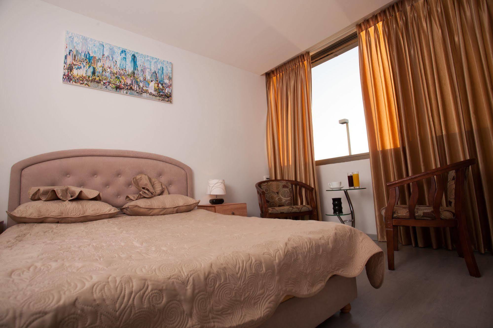 Elis Boutique Hotel Bat Jám Kültér fotó