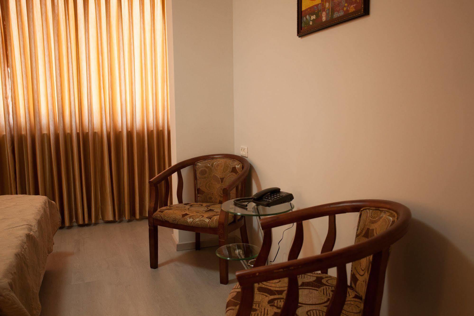 Elis Boutique Hotel Bat Jám Kültér fotó